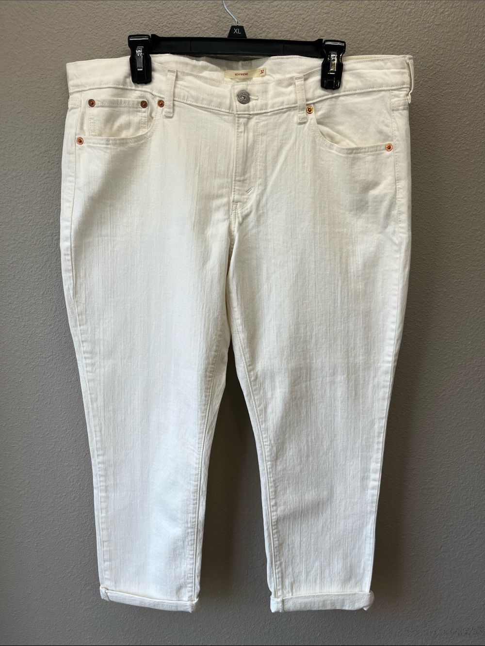 Levi’s white boyfriend jeans size 32